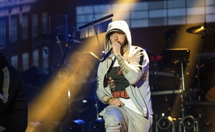 Eminem sort un nouvel album surprise.