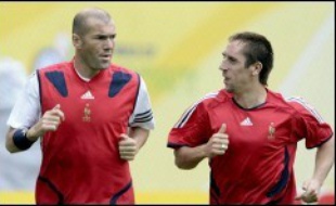 "(Ribéry) c'est quelqu'un qui marquera les esprits à chaque fois qu'il sera sur le terrain, il deviendra quelqu'un d'important dans le football", avait dit Zinédine Zidane avant France-Suisse, dans ce qui est passé pour un adoubement.