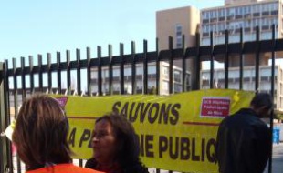 Mobilisation devant le Cadam hier.