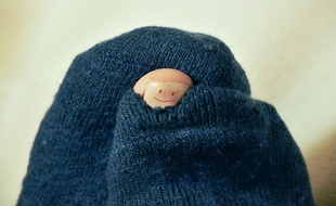 Le cambrioleur n'aurait pas dû abandonner la chaussette dans le jardin. Illustration.