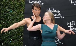 Statut de cire de Patrick Swayze, avec sa veuve Lisa Swayze devant. Octobre 2011