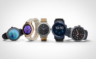 La LG Watch Style (gauche) et la Watch Sport sont les premiers modèles de montres connectées équipées d'Android Wear 2.0.