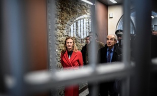 Paris, le 12 avril 2019. Nicole Belloubet visite la prison de la Santé en compagnie de Robert Badinter.