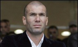 Le juge des référés de Marseille a condamné début décembre le magazine Voici à verser 50.000 euros de dommages et intérêts à Zinedine Zidane pour avoir publié un montage photo équivoque du footballeur avec la chanteuse Nâdiya, a-t-on appris mercredi de source judiciaire.