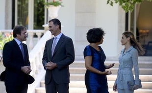 Le Premier ministre portugais Anibal Cavaco Silva, le roi d'Espagne, l'épouse du Premier ministre portugais, et la reine Letizia, à Lisbonne , lundi 7 juillet 2014