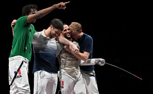 L'équipe de France de fleuret messieurs est championne olympique.