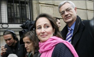 Ségolène Royal, candidate malheureuse du PS à l'Elysée et présidente de la région Poitou-Charentes, a indiqué vendredi à l'AFP qu'elle n'avait "pas l'intention de se représenter à la députation" conformément au principe de non cumul des mandats qu'elle défend.