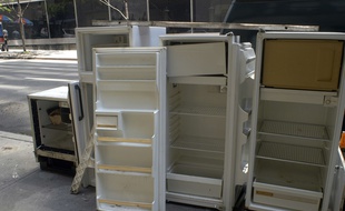 Un frigo.