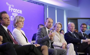 A droite de l'image, Michèle Alliot-Marie, Brice Hortefeux et Jérôme Lavrilleux lors d'un conférence de presse de l'UMP à Paris le 24 avril 2014.