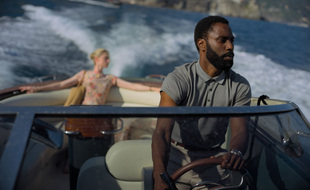 John David Washington dans Tenet.