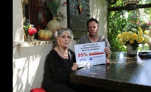 Rémi Gaillard en compagnie de Brigitte Bardot.