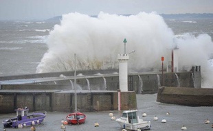Tempête Joachim sur les bords de l'atlantique, Tharon plage le 16 décembre 2011