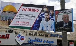 Cette pancarte à Hébron, en Cisjordanie, appelait l'Argentine et Messi à ne pas disputer le match amical face à Israël à Jérusalem.