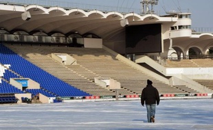La vague de froid en France et sur l'Europe menace le bon déroulement du week-end sportif, quelques rencontres de football et de rugby ayant déjà été reportées.