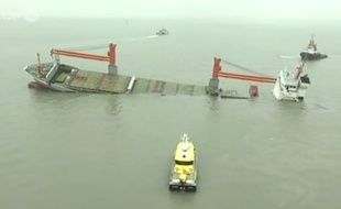 Le cargo naufragé au large de Zeebruges.
