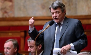 Jean-Louis Borloo, président de l'UDI, a affirmé mardi sur Europe 1 qu'il voulait "débattre publiquement" avec le Premier ministre Jean-Marc Ayrault de la politique économique et sociale, sur laquelle, selon lui, le gouvernement a "totalement perdu la main".