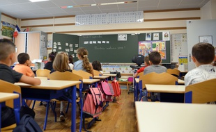 Une classe d'école maternelle. (illustration)