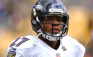 Ray Rice a été suspendu indéfiniment par la NFL.