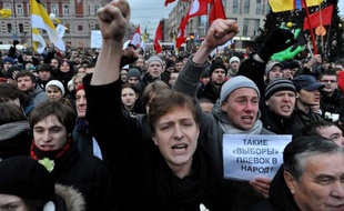Le régime de Vladimir Poutine était sous pression dimanche, au lendemain des manifestations sans précédent de l'opposition russe contestant la victoire aux législatives de son parti Russie Unie, des experts y voyant un véritable défi pour les dirigeants du pays.