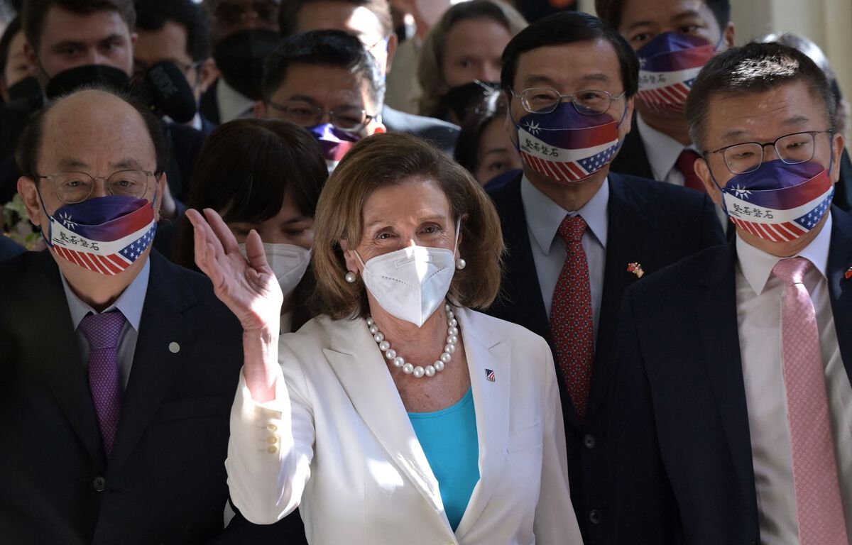 Nancy Pelosi vient « en paix » à Taïwan, la Chine promet des représailles