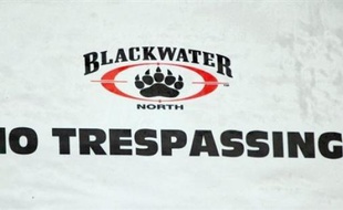 Blackwater est la plus grande entreprise privée de sécurité utilisée par les Etats-Unis en Irak. Ses agents assurent notamment la protection du personnel de l'ambassade américaine à Bagdad.