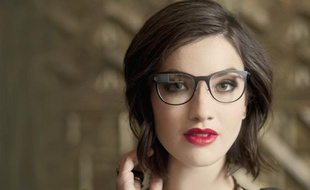 Google Glass propose désormais quatre montures pour lunettes de vue.