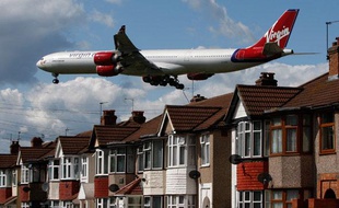 Un avion de la compagnie Virgin Atlantic avant son atterrissage sur l'aéroport d'Heathrow, Londres, le 26 mai 2009.