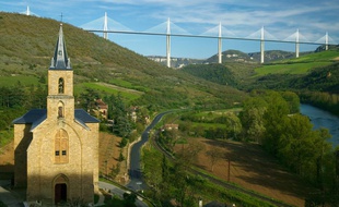 Le viaduc de Millau, dans l'Aveyron.