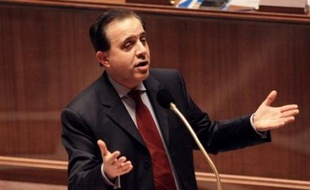 Roger Karoutchi, président du groupe majorité présidentielle au conseil régional d'Ile-de-France, a affirmé mercredi que "le Grand Paris n'est pas une arme électorale" dans la perspective des élections régionales de 2010.