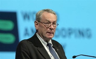 Le Canadien Dick Pound, ancien président de l'Agence mondiale antidopage (AMA), brigue jeudi à Monaco la présidence du Tribunal arbitral du sport (TAS), en dépit de sa récente mise en cause judiciaire par l'Union cycliste internationale (UCI).