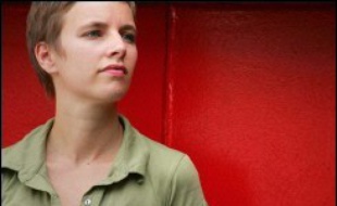 Clémentine Autain, élue de Paris (app-PCF), candidate à l'investiture antilibérale, a estimé jeudi que le vote des militants communistes en faveur de Marie-George Buffet, qui ouvre la voie à son entrée en lice pour 2007, est "un coup dur porté à la dynamique unitaire".