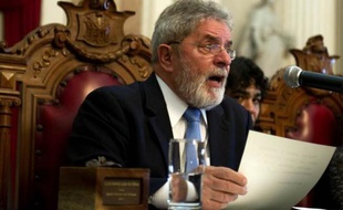 L'ancien président brésilien Luiz Inacio Lula da Silva est atteint d'un cancer du larynx, a annoncé samedi dans un communiqué l'Hôpital Syro-Libanais de Sao Paulo, une nouvelle qui a pris par surprise le Brésil où il reste une référence politique majeure.