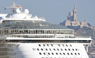 Un bateau de croisière à Marseille