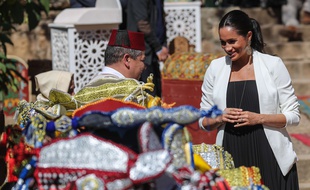 Meghan Markle avec les bijoux de la marque marseillaise Gas, lors d'une visite à Rabat