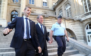 Claude Guéant en 2015 à la sortie du Palais de justice de Paris