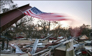 "Une litanie de fautes, d'erreurs de jugement, de défaillances et d'absurdités en cascade": le cyclone Katrina de la fin août a été géré en dépit du bon sens, selon un rapport parlementaire qui met un membre du gouvernement américain, Michael Chertoff, au banc des accusés.