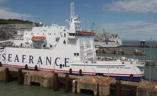 Une réunion interministérielle va se tenir dimanche "en fin d'après-midi" pour examiner la nouvelle version du projet de reprise de la compagnie de ferries SeaFrance par des salariés, à la veille de son examen par le Tribunal de Commerce, a-t-on appris de source proche du dossier.