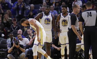 Steph Curry a bien essayé de continuer, mais sa main était rop douloureuse