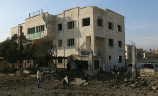 Un hôpital détruit à Azaz en Syrie, à la frontière turque le 15 février 2016