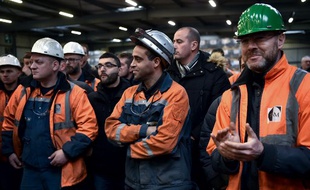 Les travailleurs de l'aciérie Ascoval de Saint-Saulve, près de Valenciennes, dans le nord de la France, le 19 décembre 2018 dans l'usine.