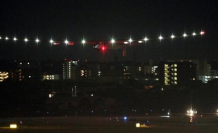 L'avion Solar Impulse décolle le 29 juin 2015 de l'aéroport de Nagoya, au Japon, en direction de Hawaii