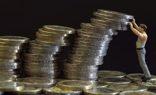 Au-delà de 2017, c'est pour 2018 que la situation s'annonce compliquée. Emmanuel Macron a en effet promis une série de mesures fiscales l'an prochain,