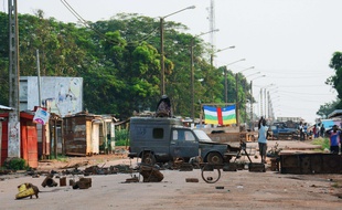 Une barricade érigée à Bangui (Centrafrique) dans le quartier PK5, le 20 novembre 2015.