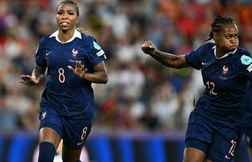 EN DIRECT France - Allemagne : Les Bleues piégées sur corner, rien n'est fa…