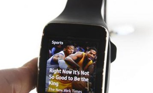 La montre Gear S de Samsung au salon d'électronique grand public International CES de Las Vegas le 7 janvier 2015