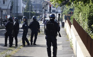 Des policiers dans le quartier du Breil à Nantes