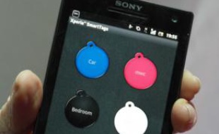 les pastilles Sony pour activer la fonction NFC sur l'Experia, présentées à Barcelone en février 2012