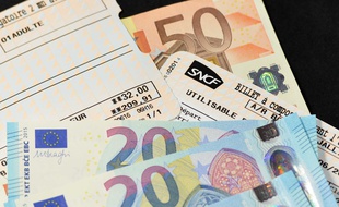 Les 5 jeunes, âgés de 16 à 18 ans, montaient à bord des trains régionaux pour extorquer de l'argent aux passagers. (illustration)