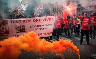 Les syndicats de Kem One (ex-Arkema) espèrent obtenir des garanties, lors d'un comité central d'entreprise (CCE) lundi à Lyon, sur la levée des conditions posées par les candidats à la reprise du groupe de chimie dont 1.300 emplois sont menacés.