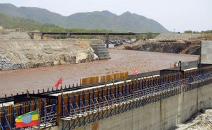 L'Ethiopie a entamé la déviation du Nil Bleu, en vue de la construction d'un important barrage hydro-électrique, ont indiqué des responsables éthiopiens mercredi.